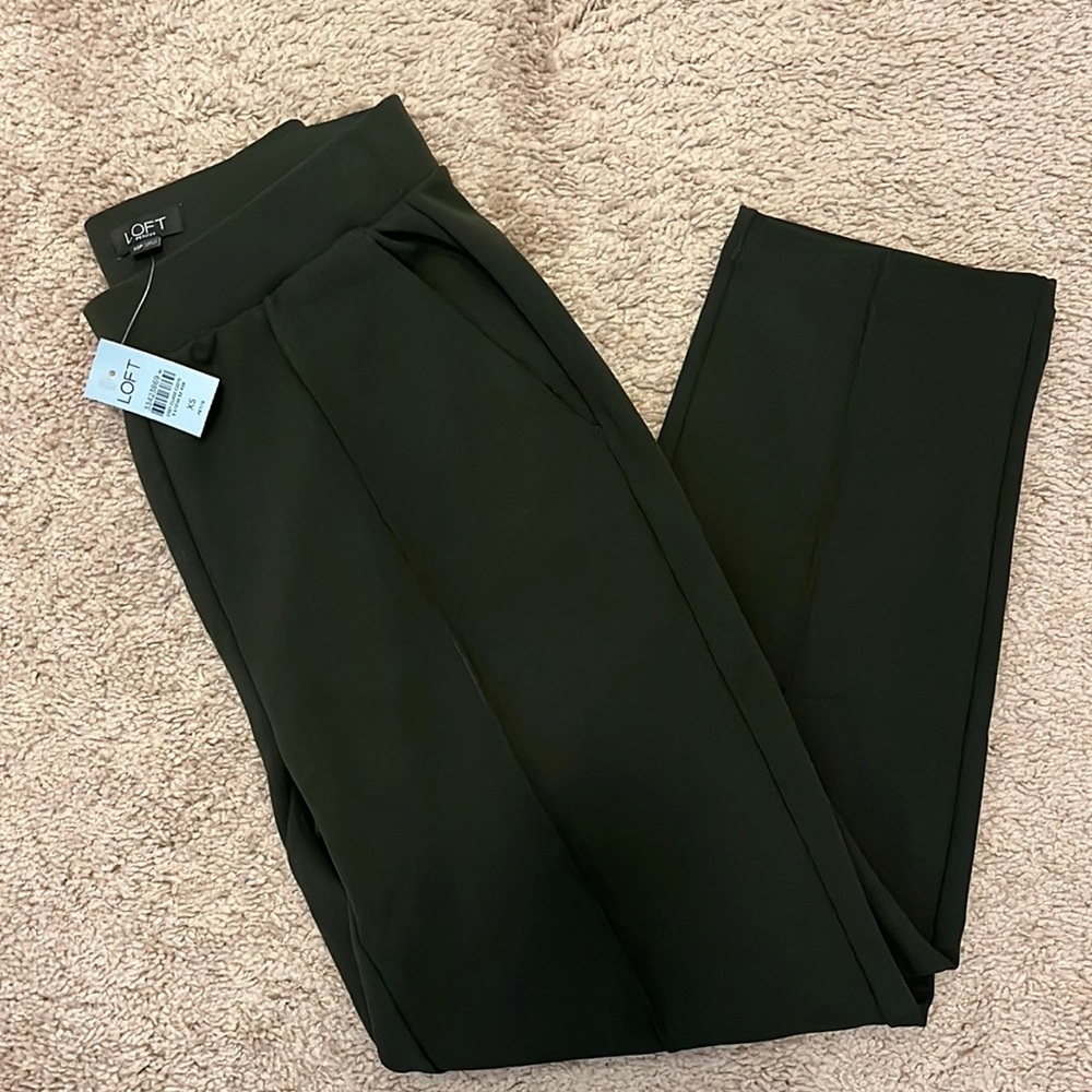 NWT Pintucked Fluid Taper Pants